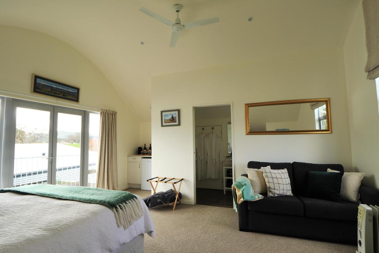 Le Gra Vineyard And Winery Bed & Breakfast Masterton Exterior photo